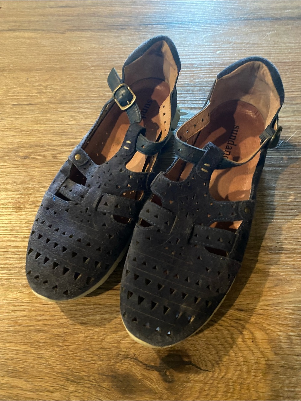 Sundance catalog navy blue leather t-strap sandals shoes 6.5 mamzelle